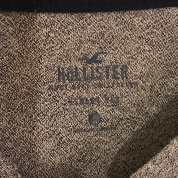 Hollister Large gray short sleeved Henley - Picture 3 of 4